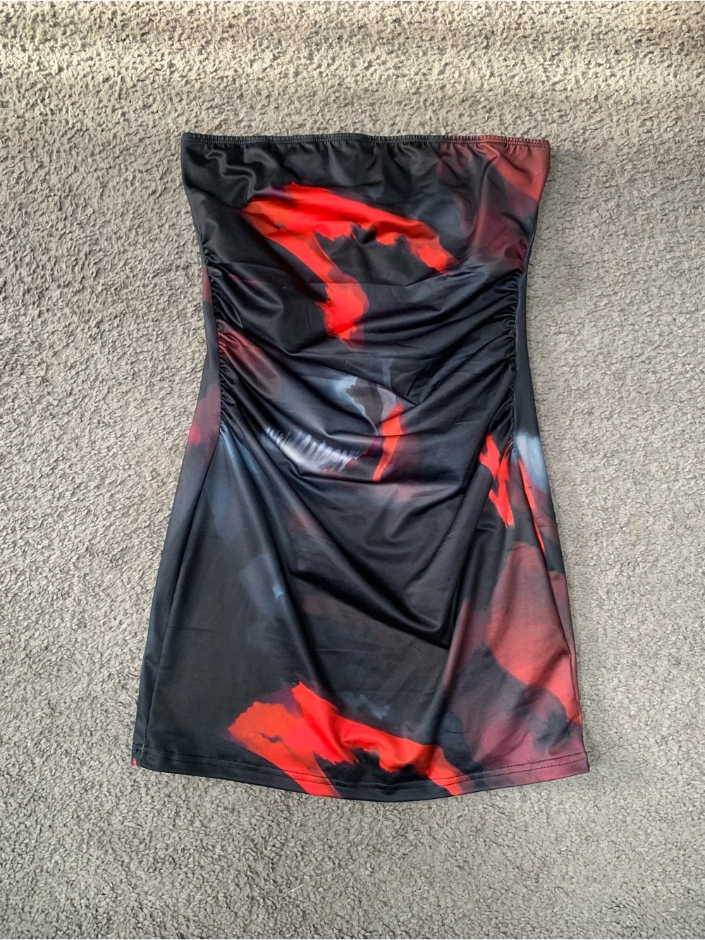 Black and Red Body-con dress with runched detailing